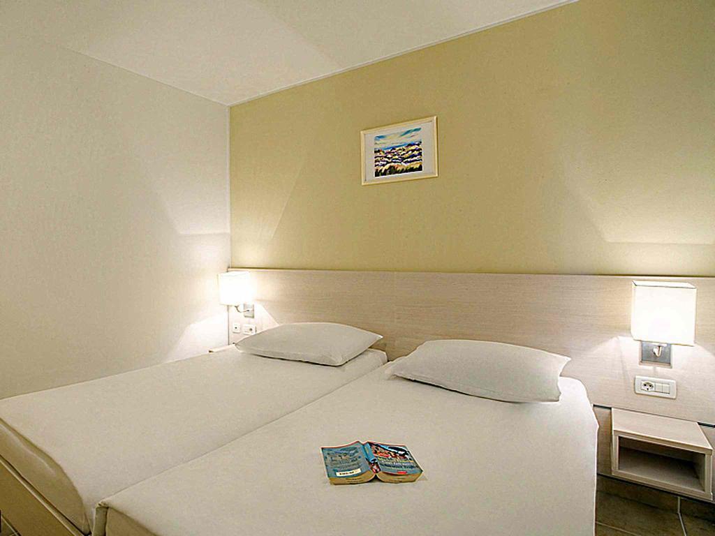 Eurocamp Mobile Homes At Fkk Nudist Campsite Solaris Tar-Vabriga Exterior photo