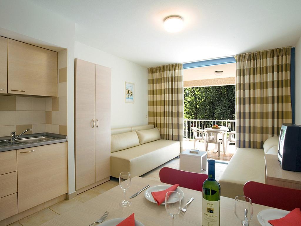 Eurocamp Mobile Homes At Fkk Nudist Campsite Solaris Tar-Vabriga Exterior photo
