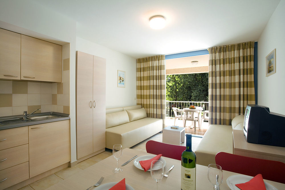 Eurocamp Mobile Homes At Fkk Nudist Campsite Solaris Tar-Vabriga Exterior photo